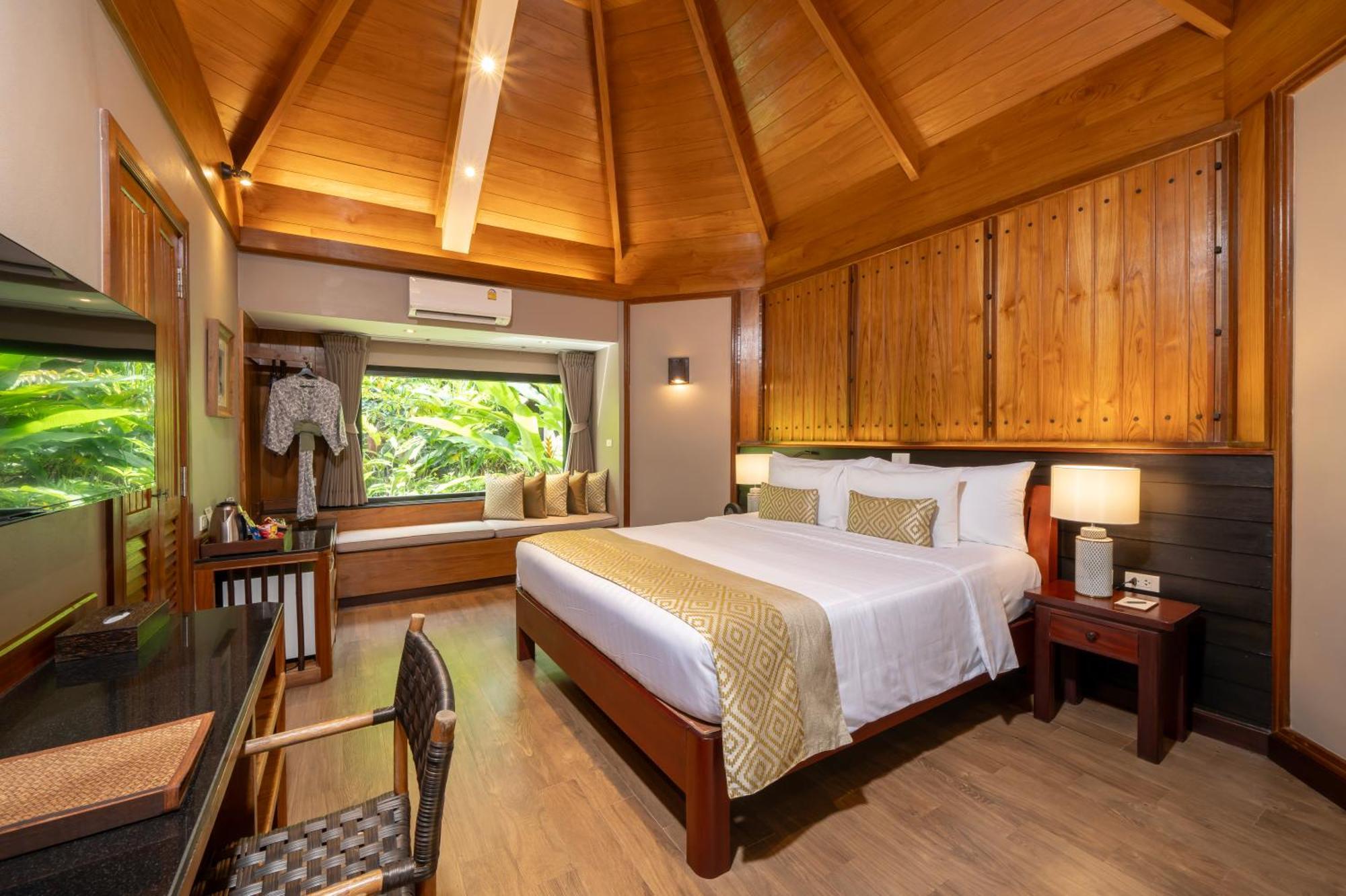 Plunge Pool Jacuzzi Villa