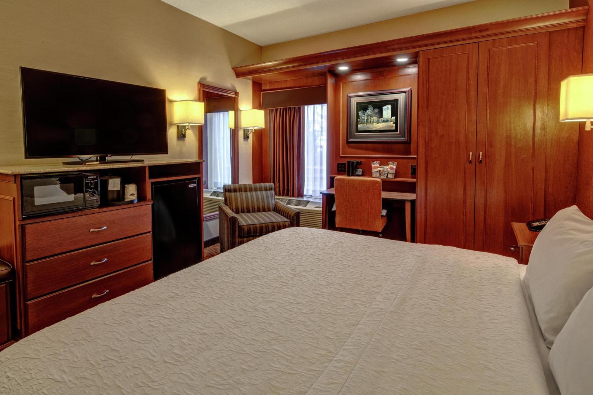 King Room Mobility Access or Non-Smoking