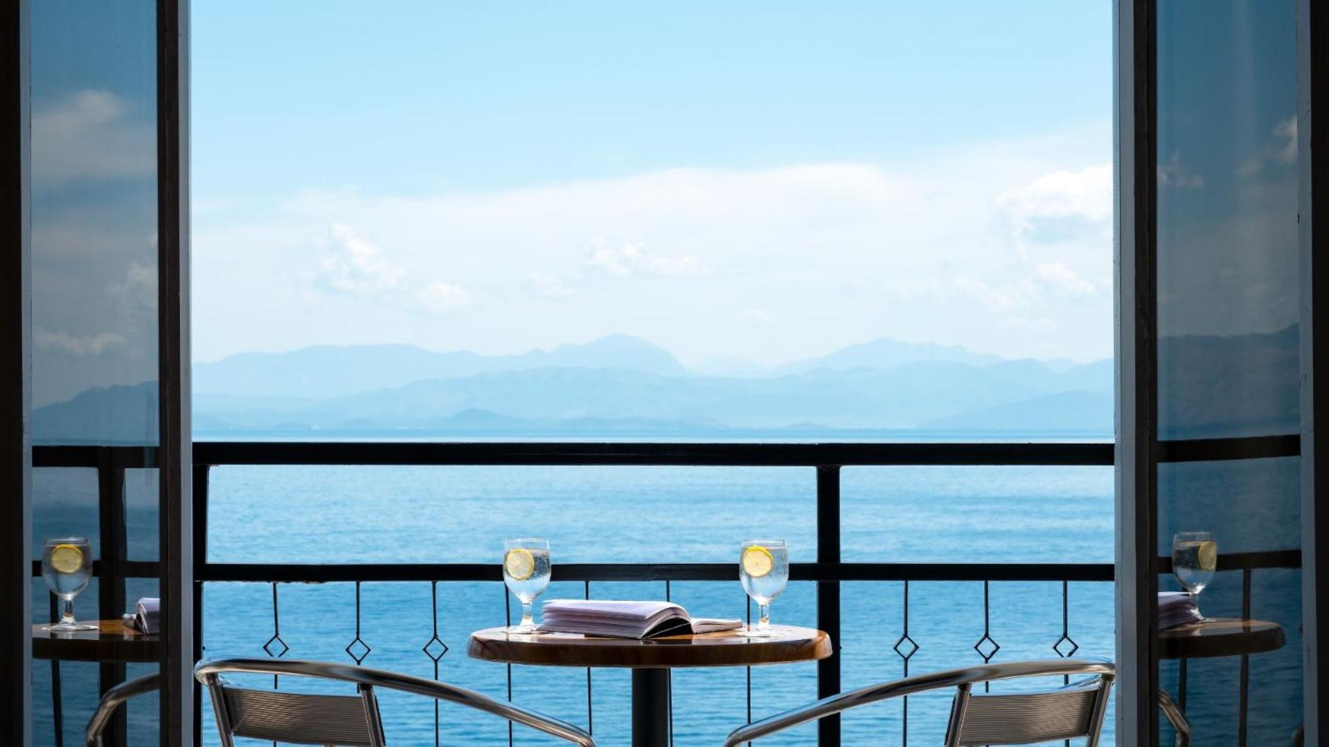 Twin Comfort Side Sea View