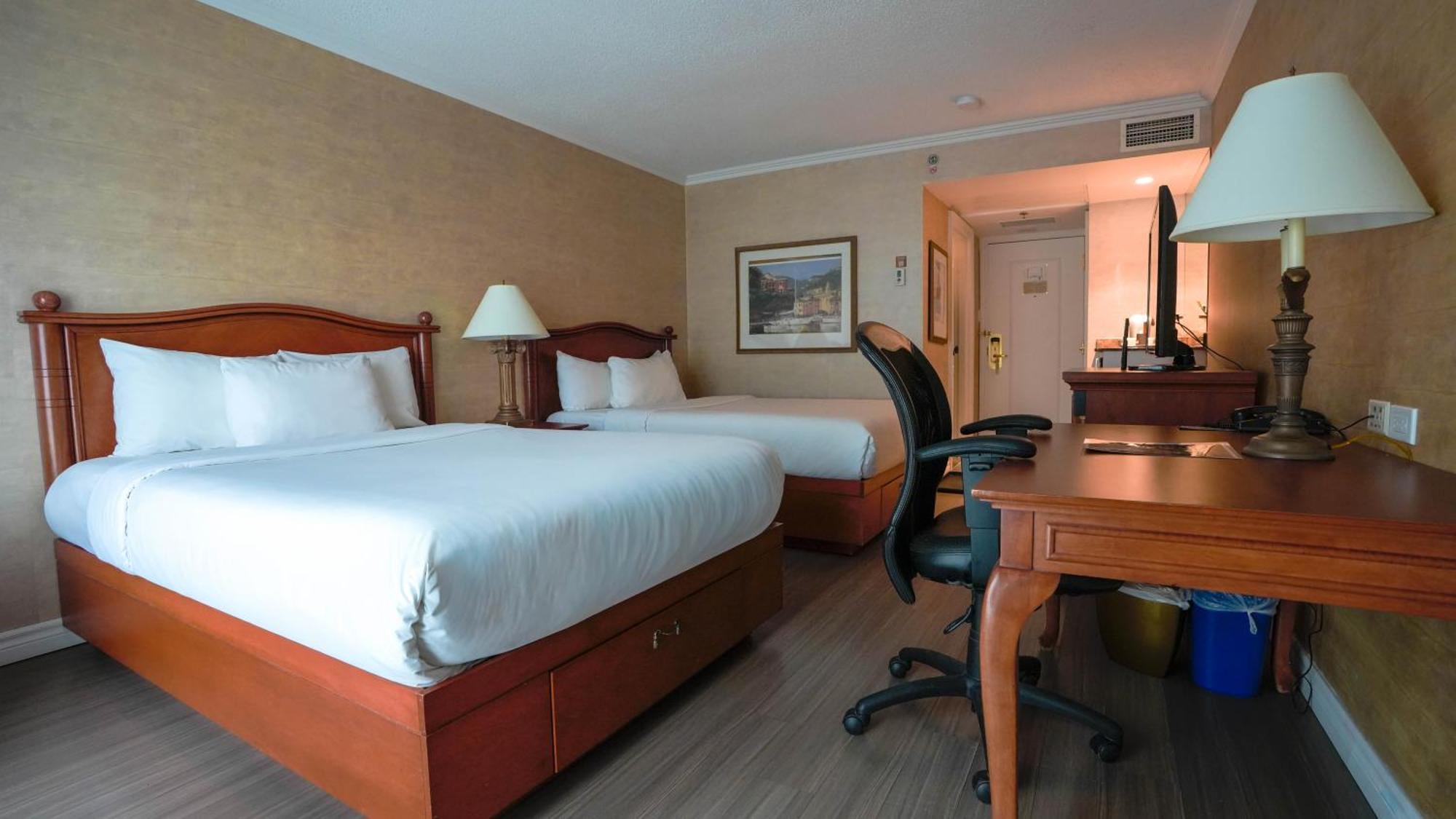 Chambre Classique avec 2 Lits Doubles