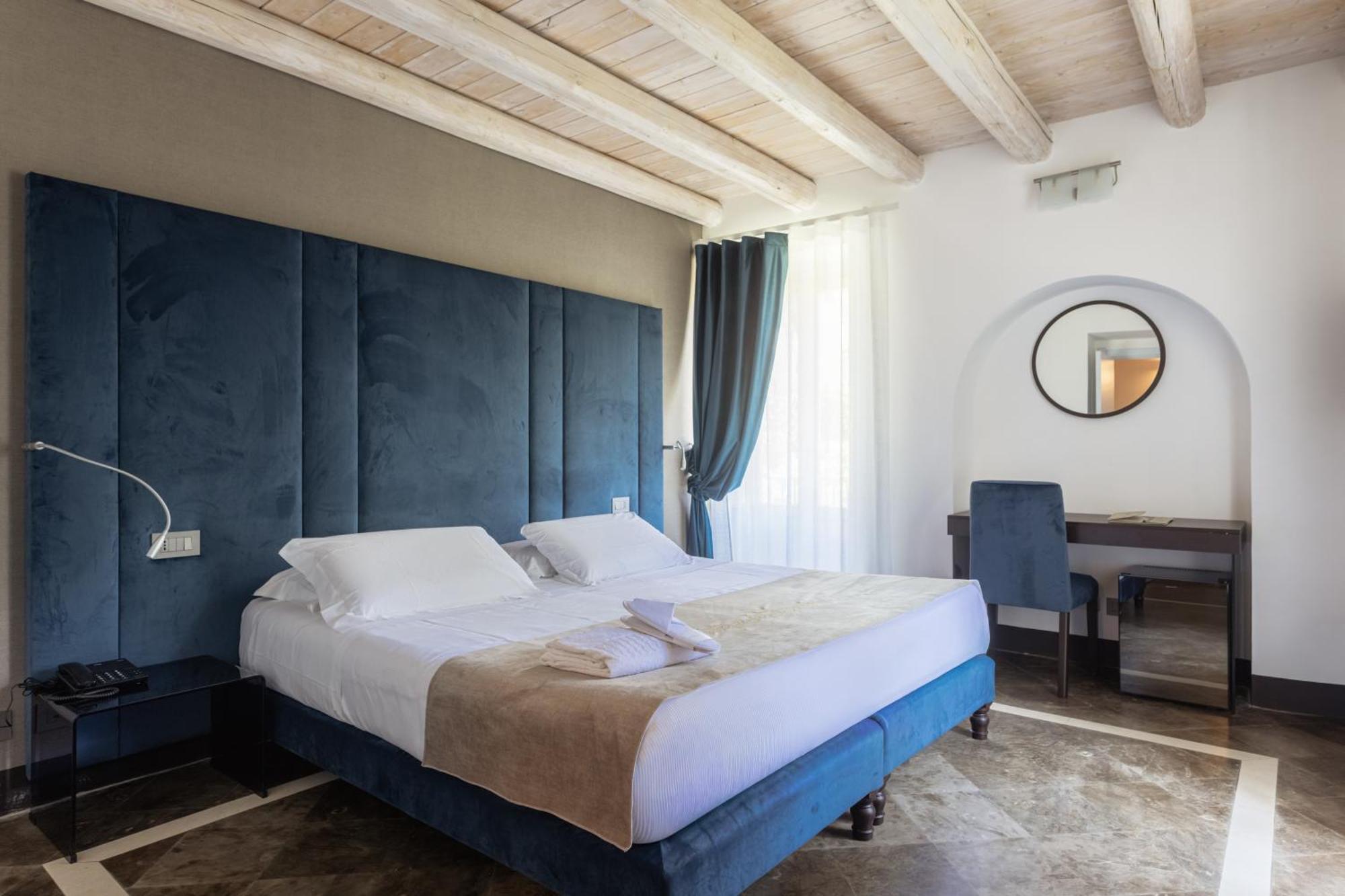 Deluxe Room,1769499169:JPEG