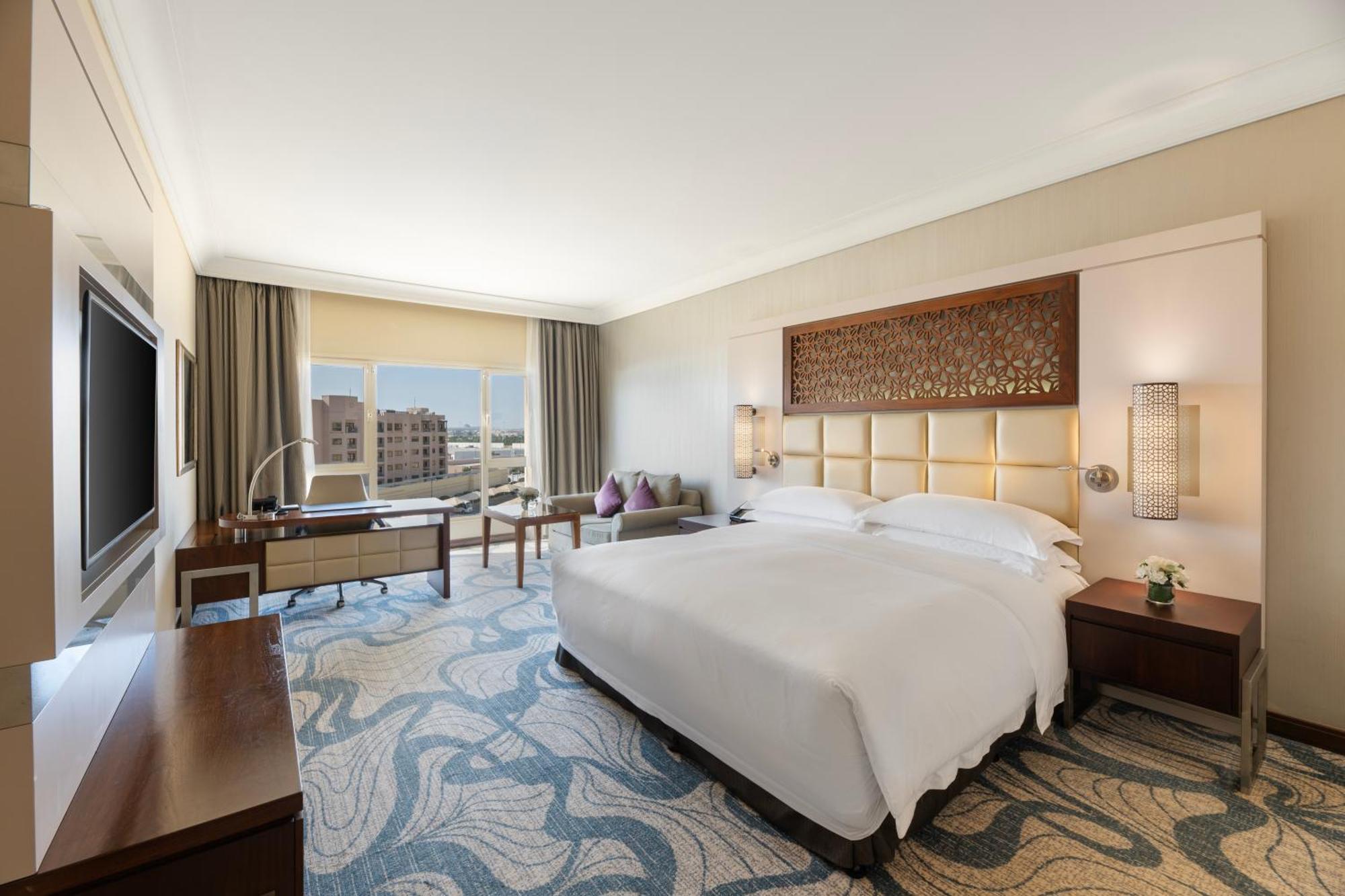 Habitación Clásica con cama extragrande y vistas a la ciudad