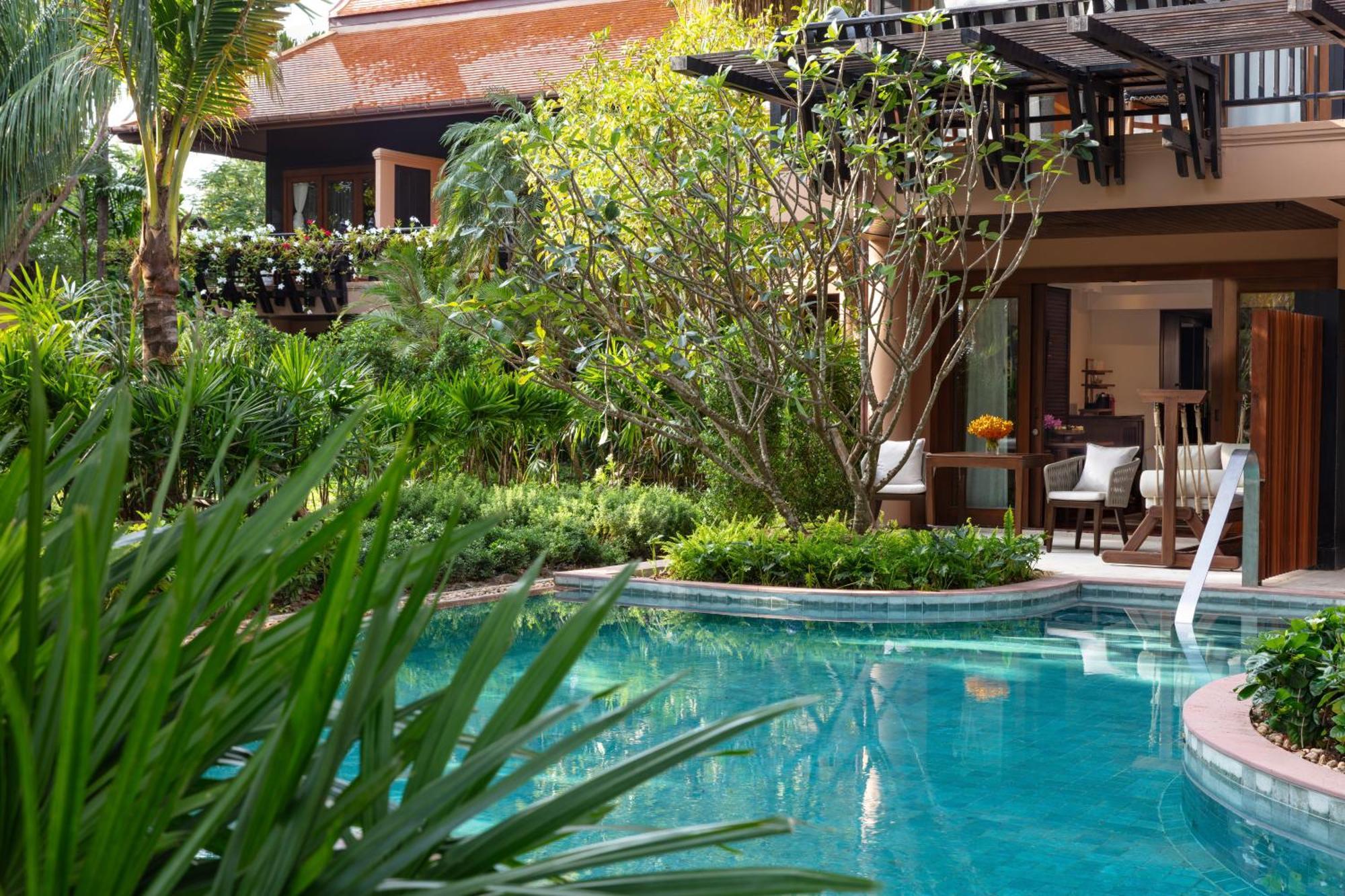 Deluxe Pool Access Room