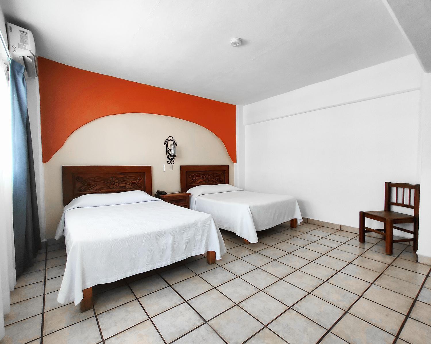 Quarto Duplo Standard com 2 Camas de Casal