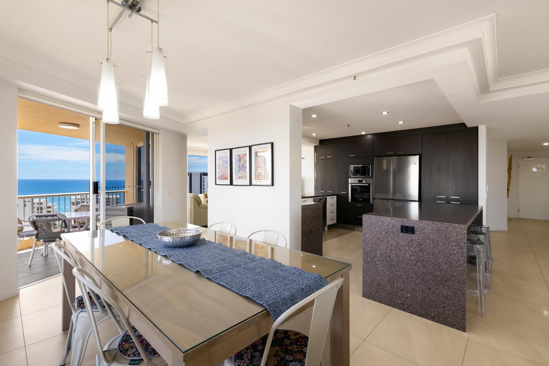 Deluxe Three-Bedroom Apartment