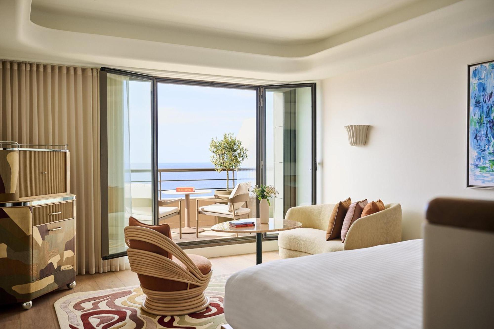Quarto com Cama King-size e Vista do Mar
