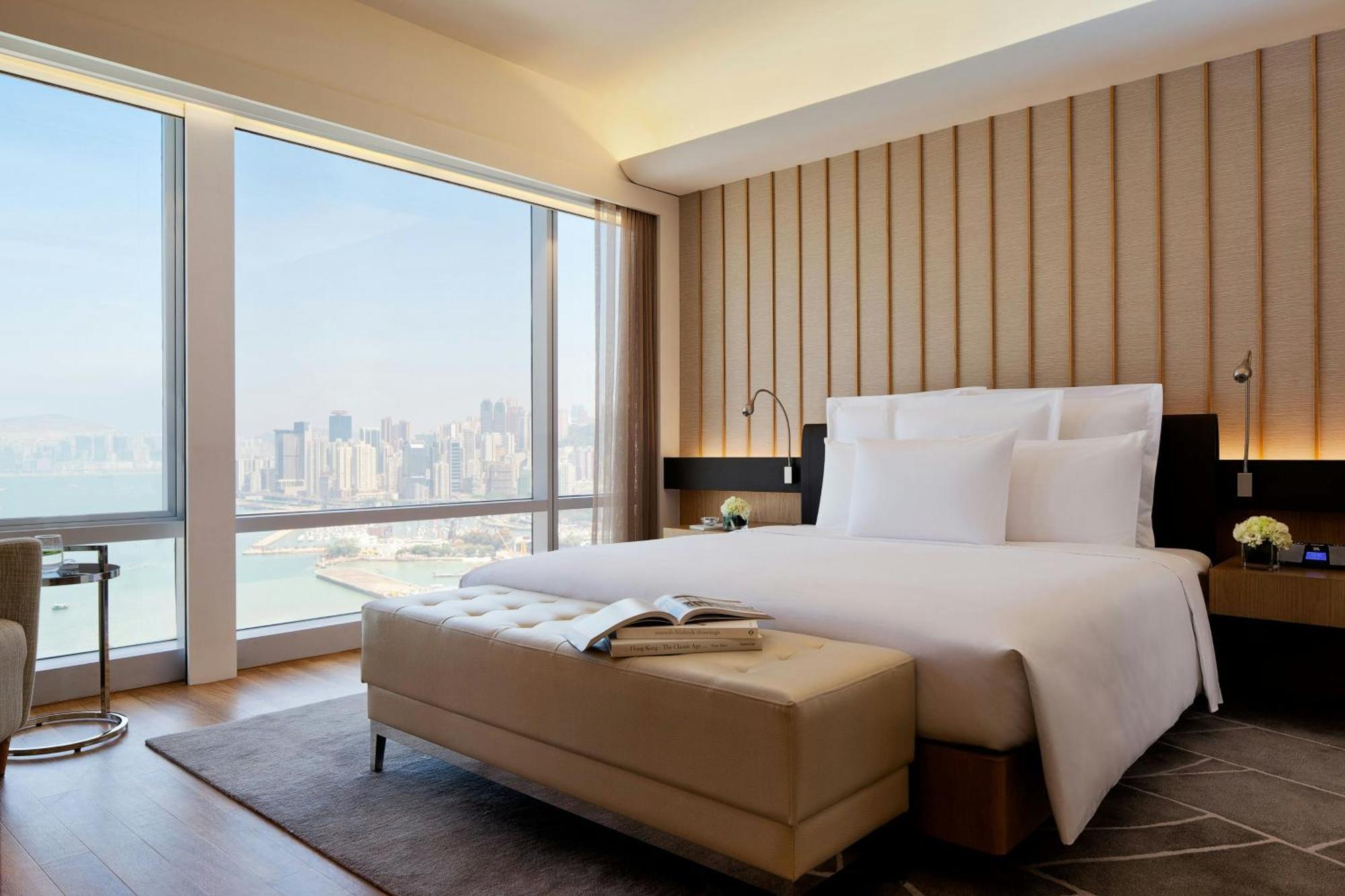 Deluxe King Suite Harbour View Executive Lounge Access