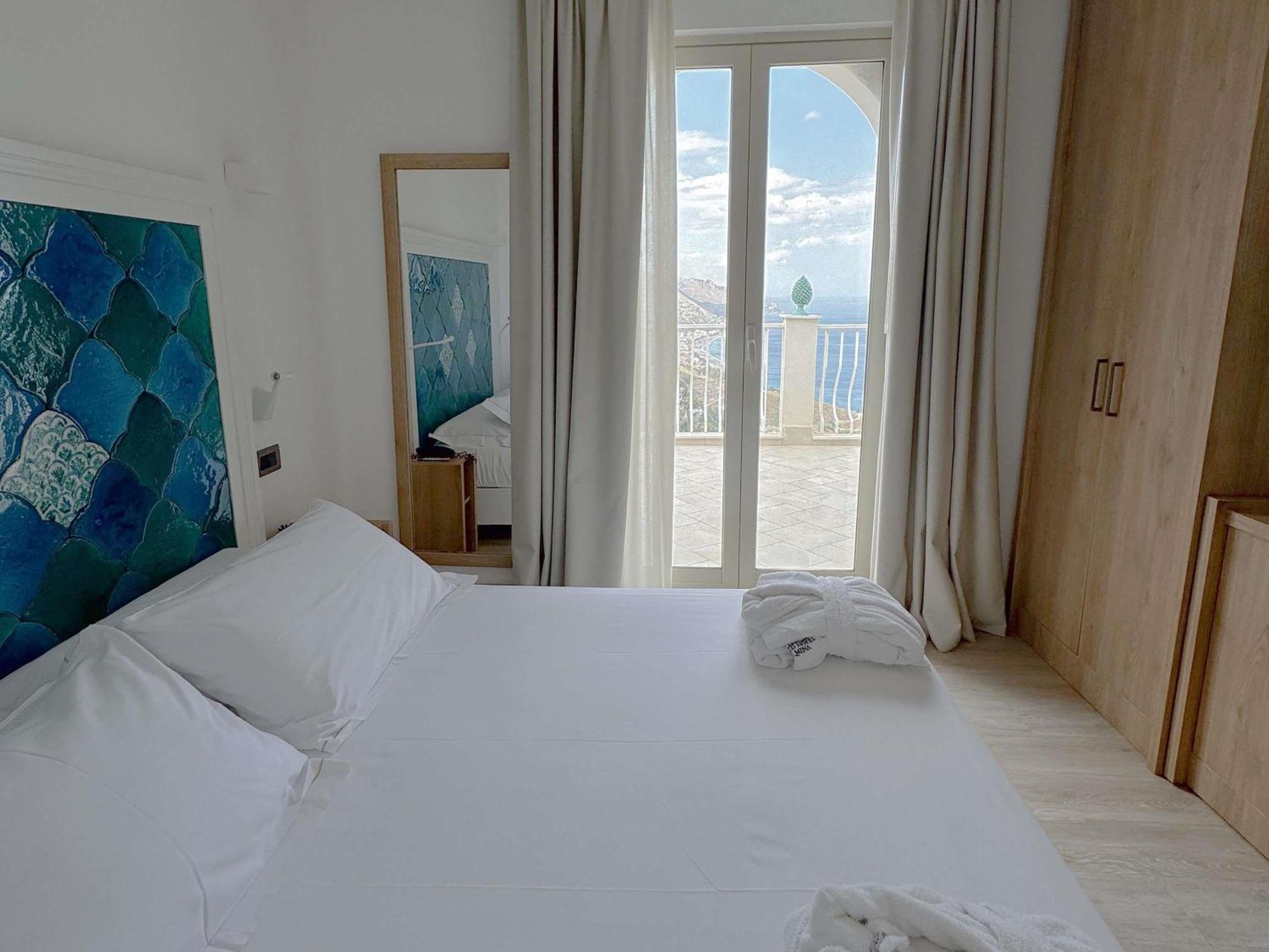 Quarto Clássico com Cama Queen-size e Terraço