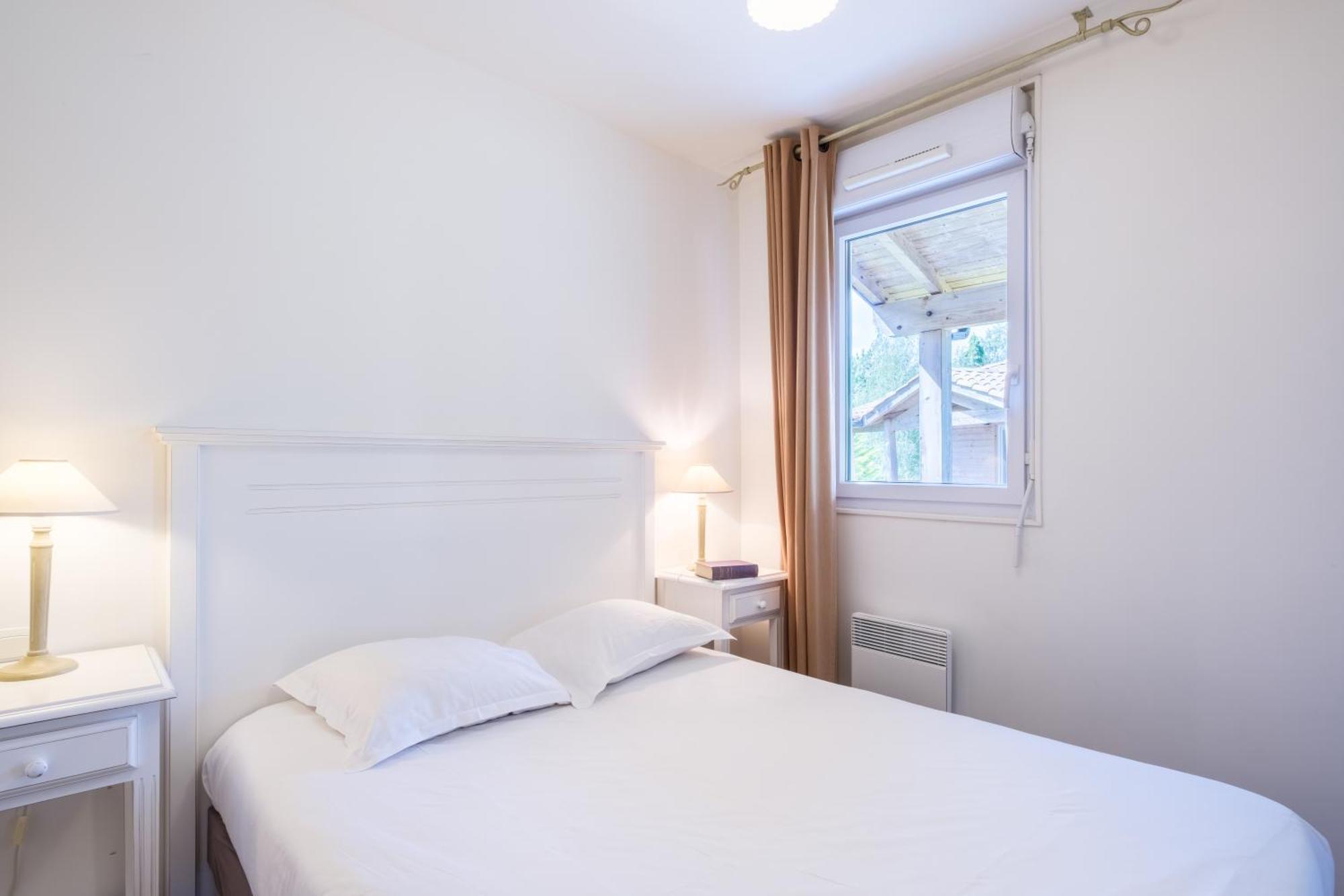 Three-Bedroom Apartment with Terrace or Balcony (6 People)