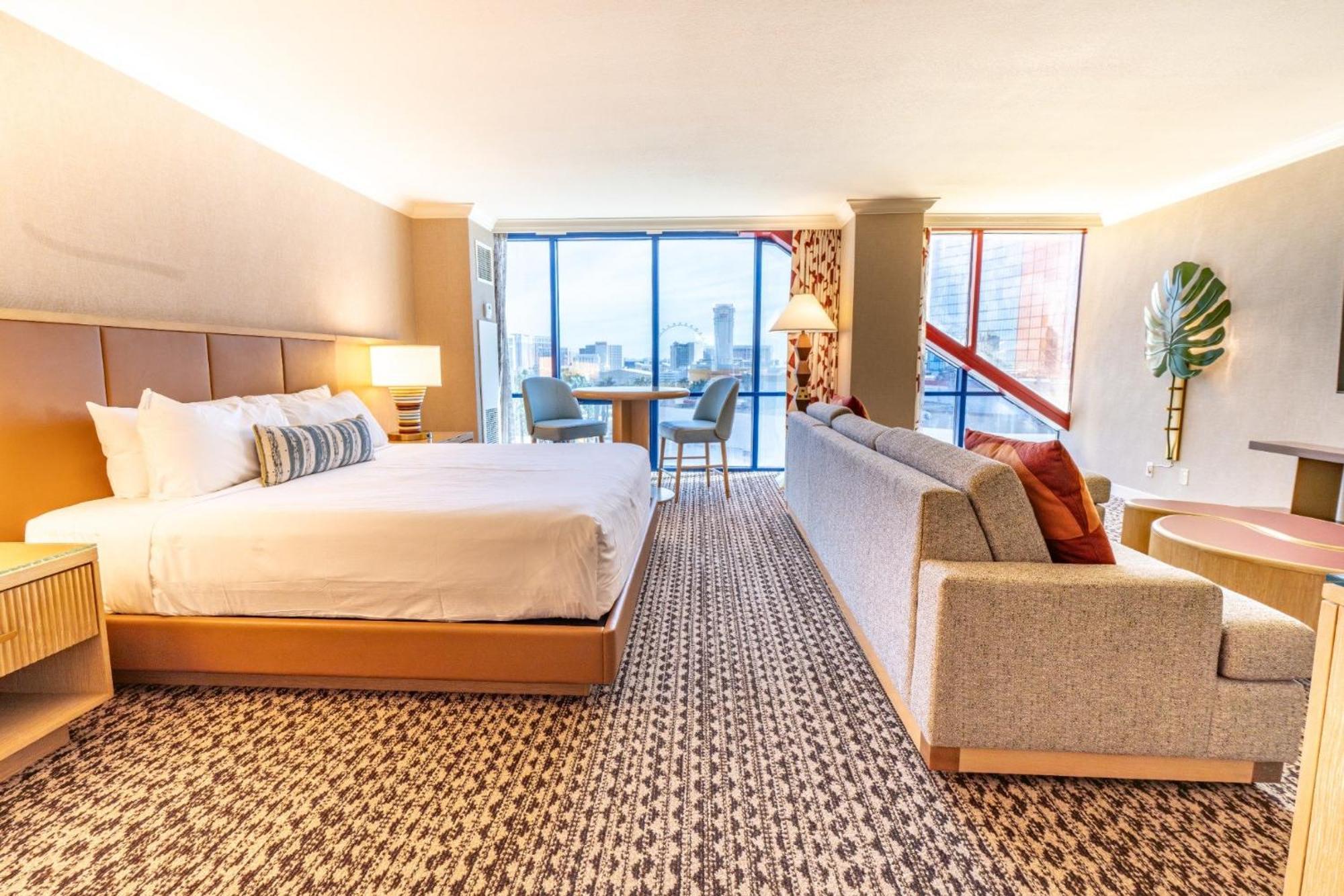 Suite Remodelada con cama extragrande y vistas al Strip - Planta superior