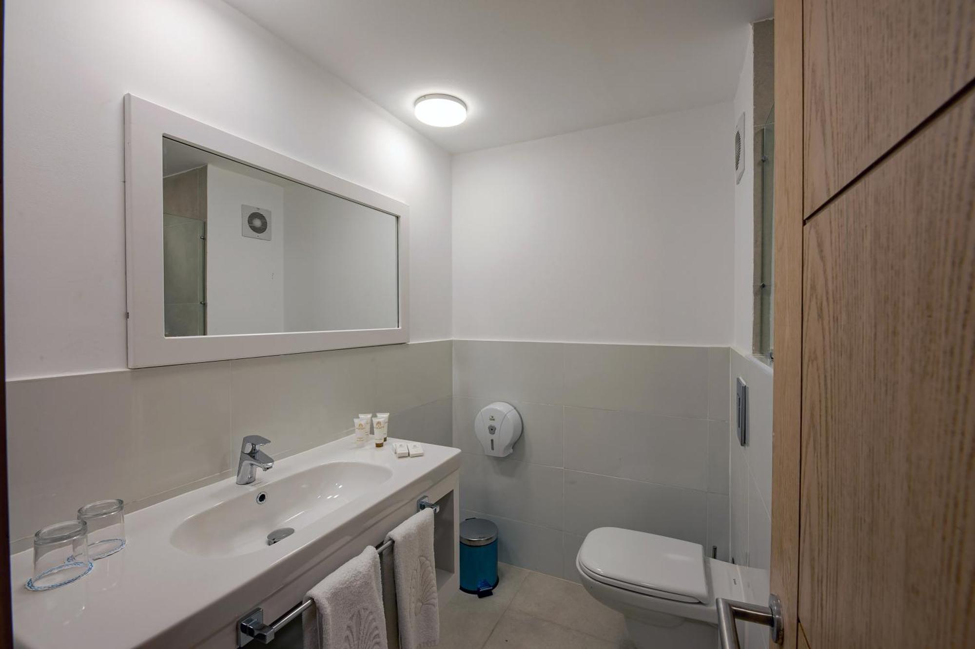 Deluxe Double or Twin Room,1772928920:JPEG