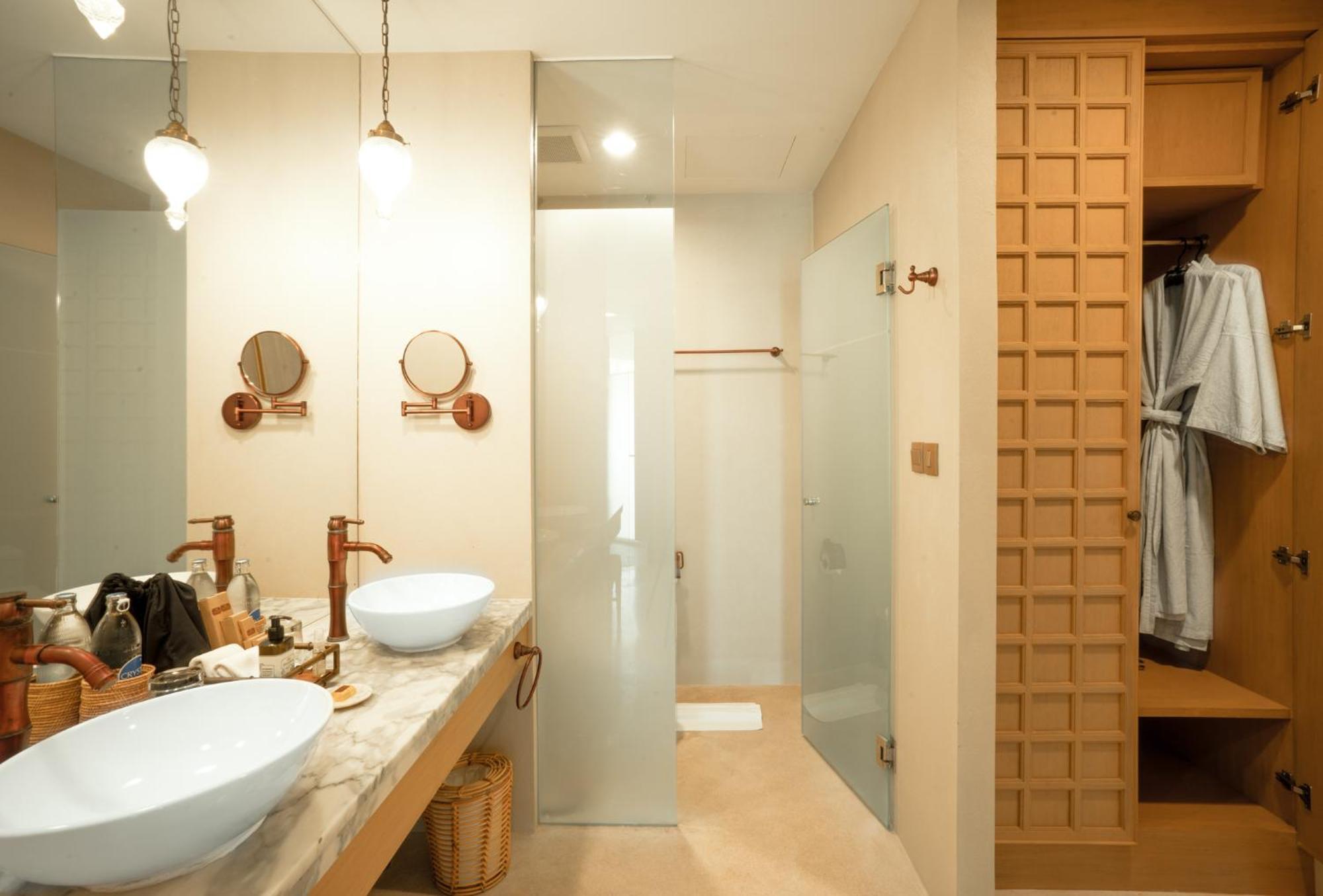 Seaside Pool Paradise Suite