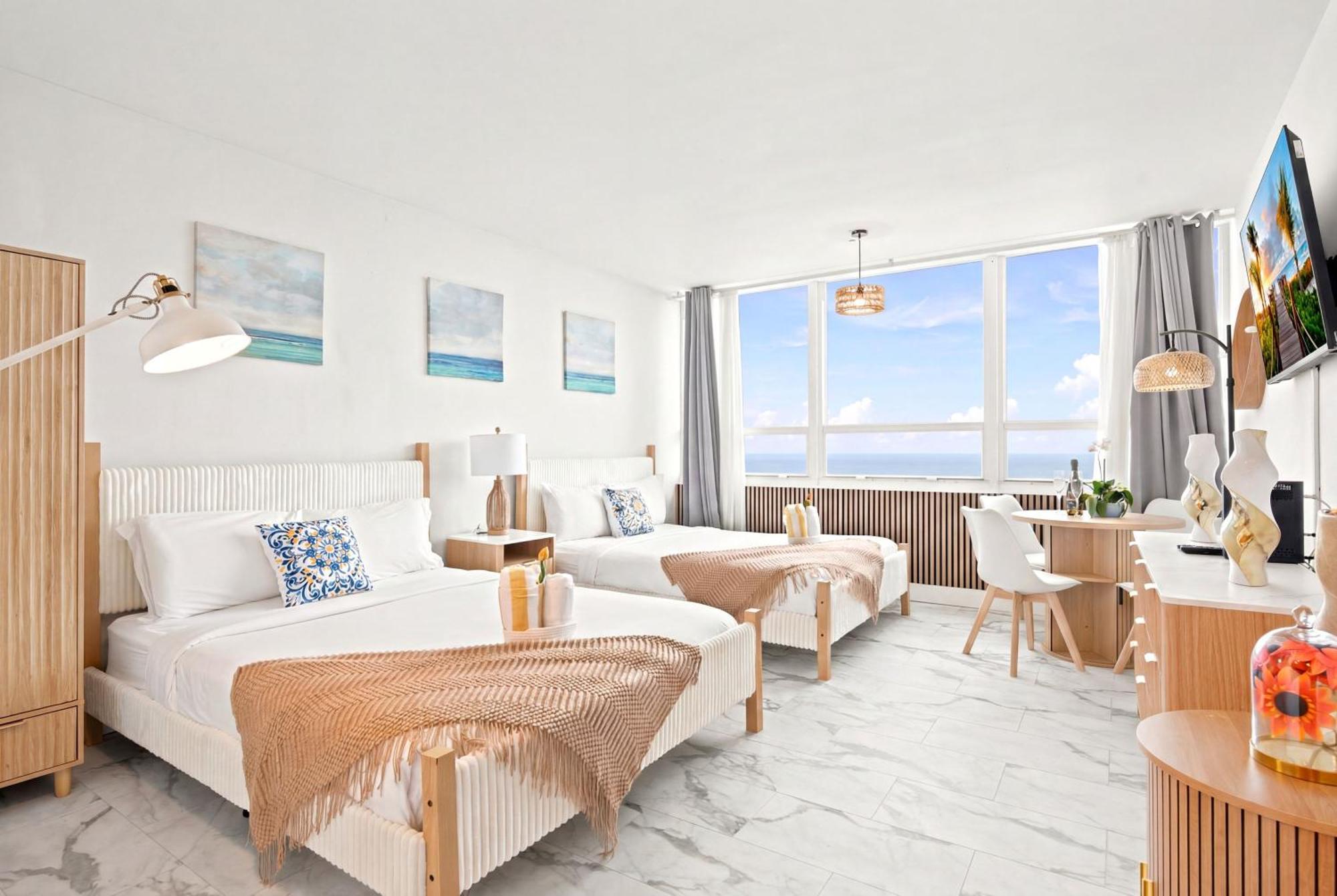 Deluxe Queen Suite