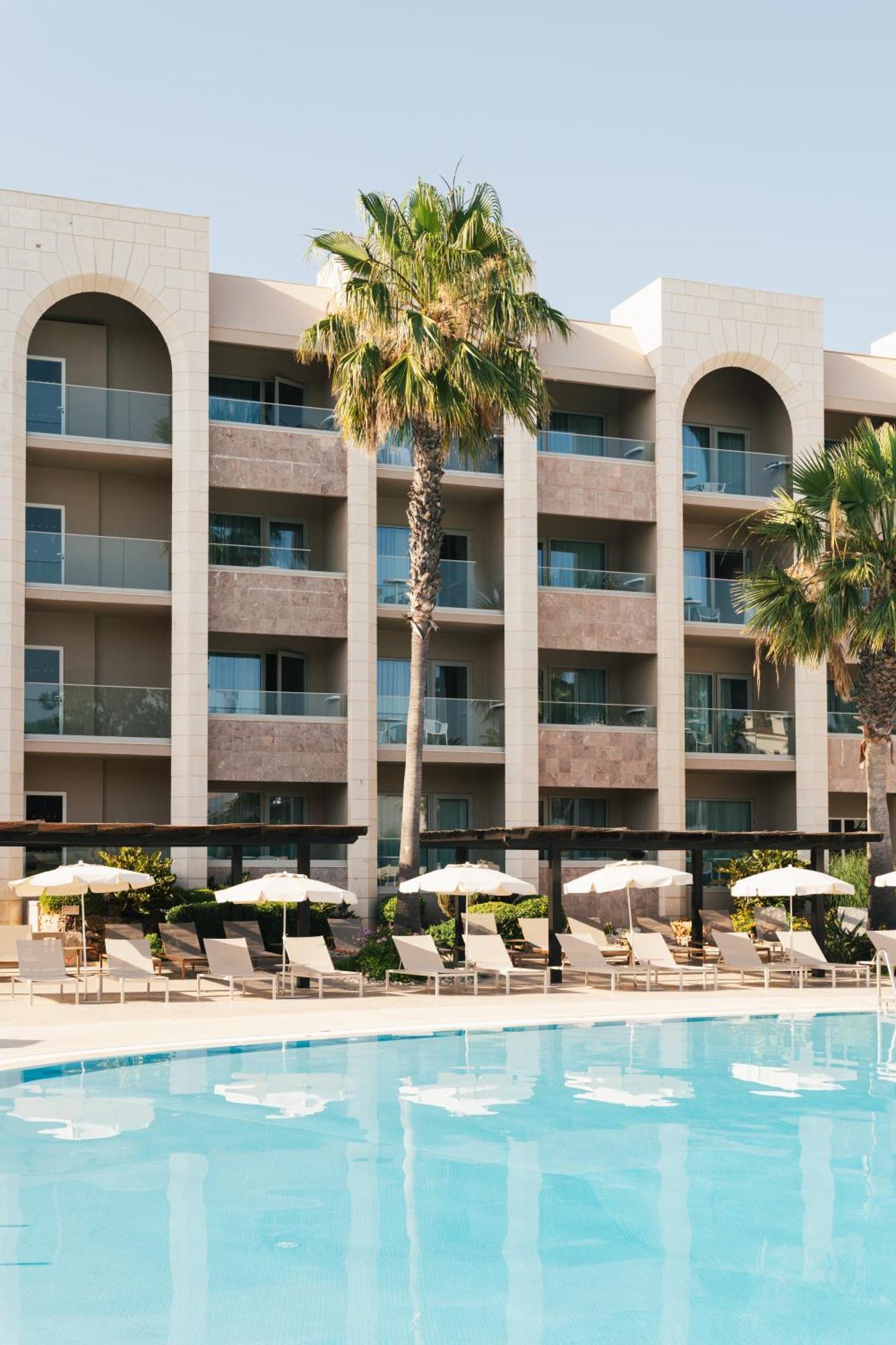 Double Room Pool View,1758521899:JPEG