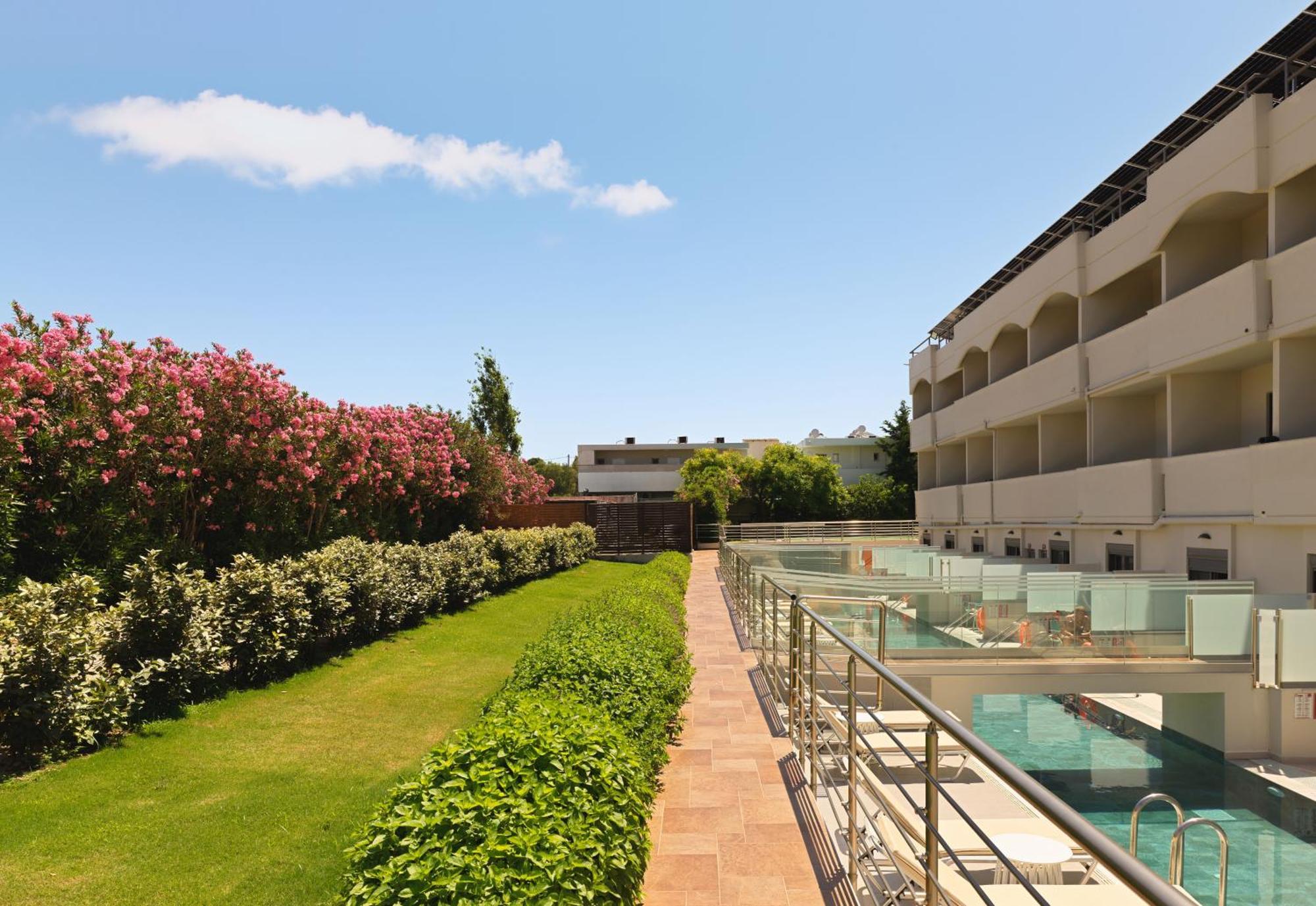 Chambre avec Accès Direct à la Piscine