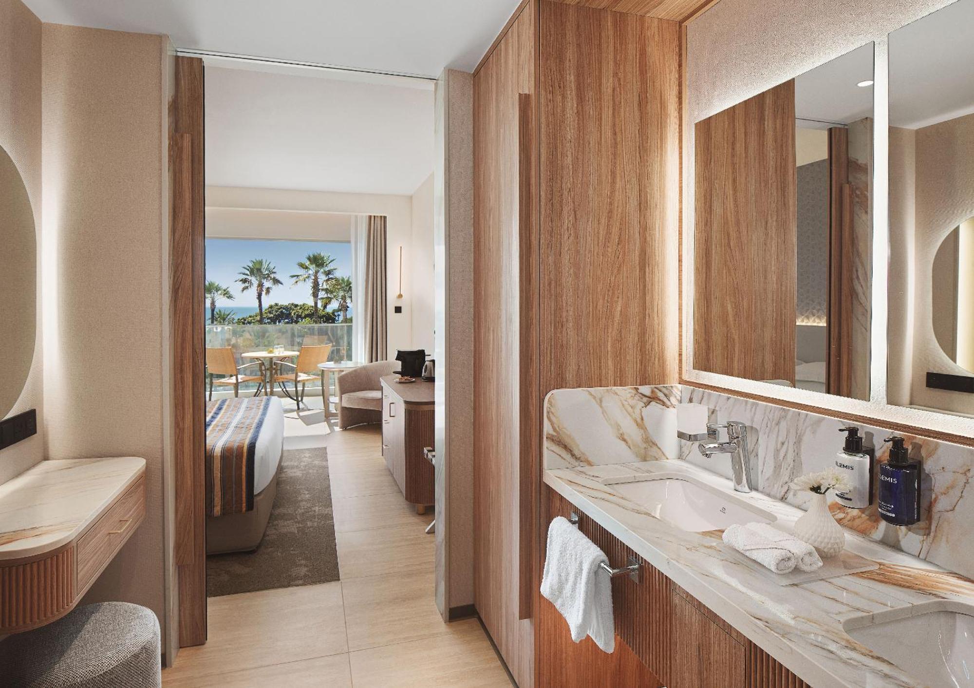 Deluxe Room Side Sea View