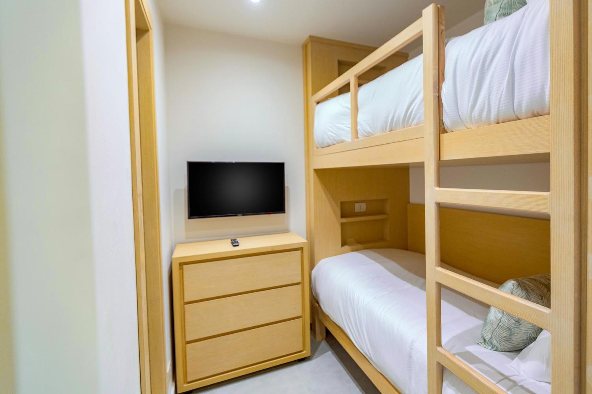 Family Bunk Bed Waterpark View,1774458590:JPEG