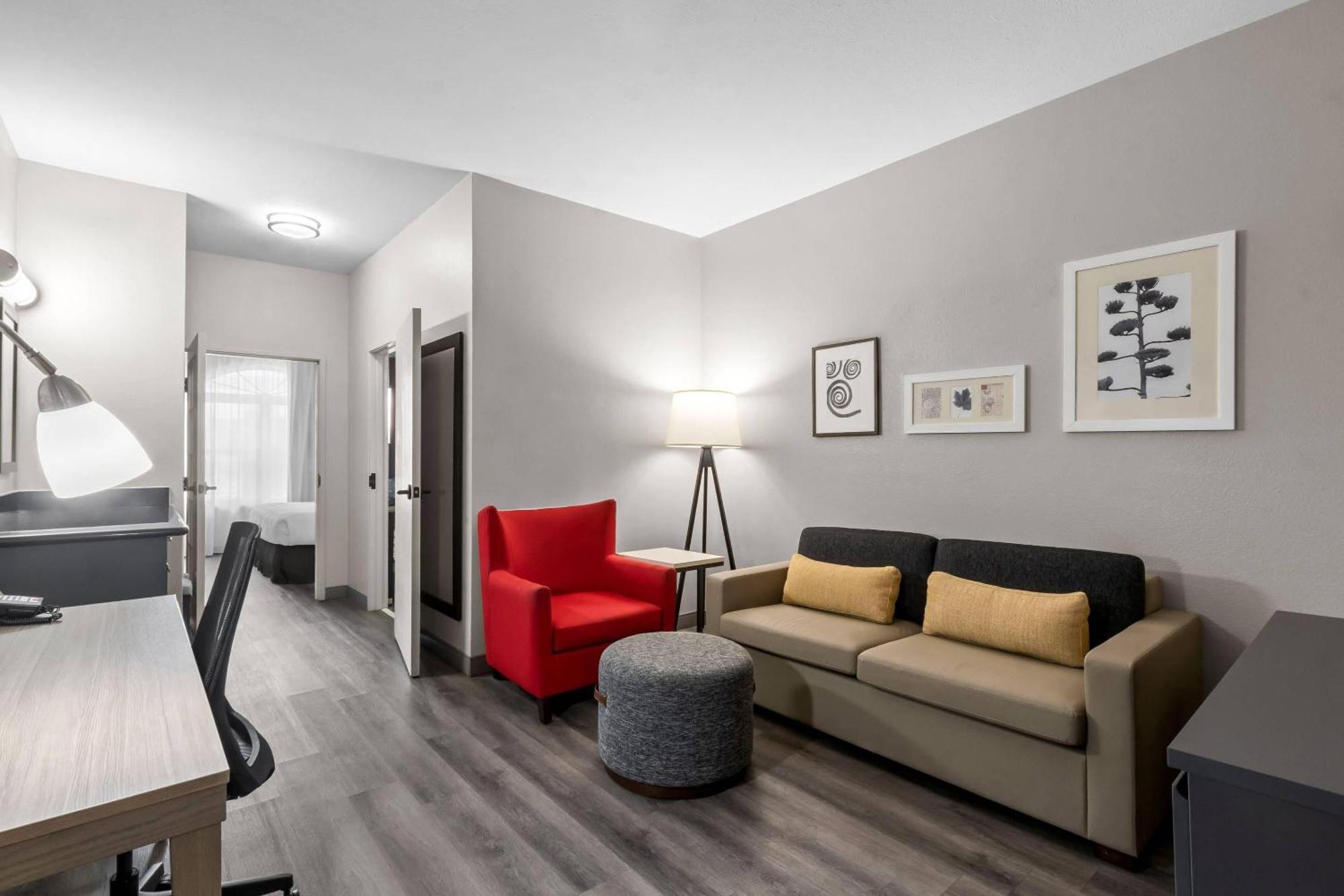 One-Bedroom King Suite - Non-Smoking