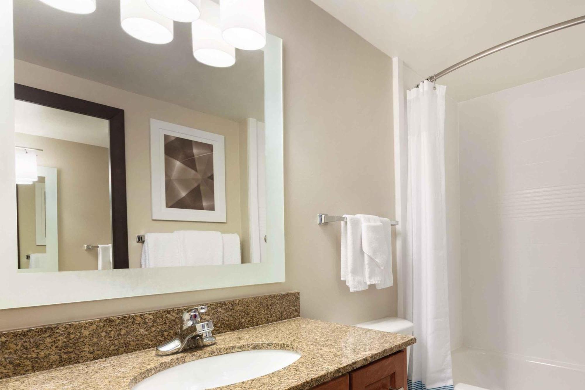 Two-Bedroom Queen Suite