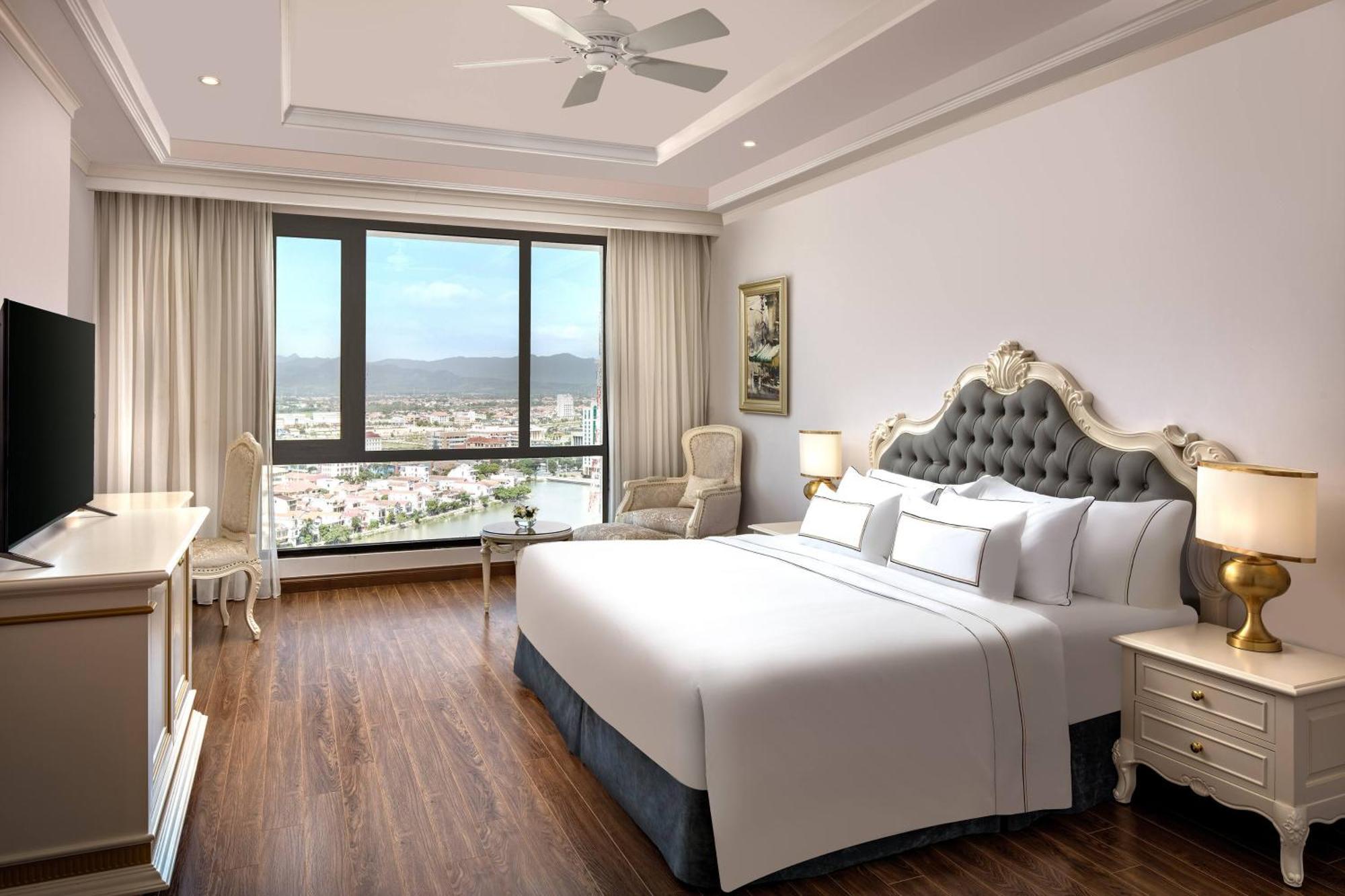 Deluxe Room with City View