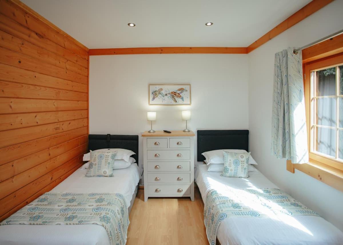 Scandinavian 3 Bedroom Accessible Lodge No Pets