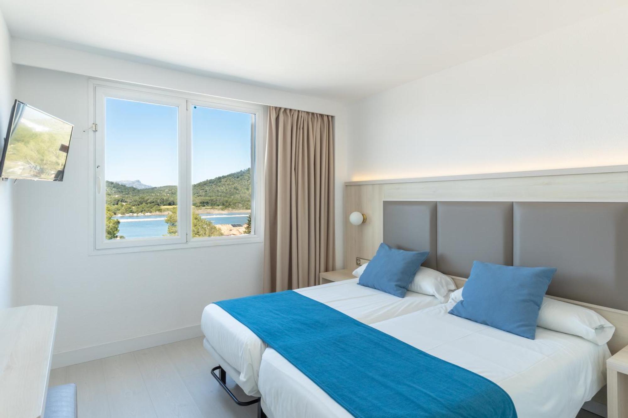 Superior One-Bedroom Apartment Lake View