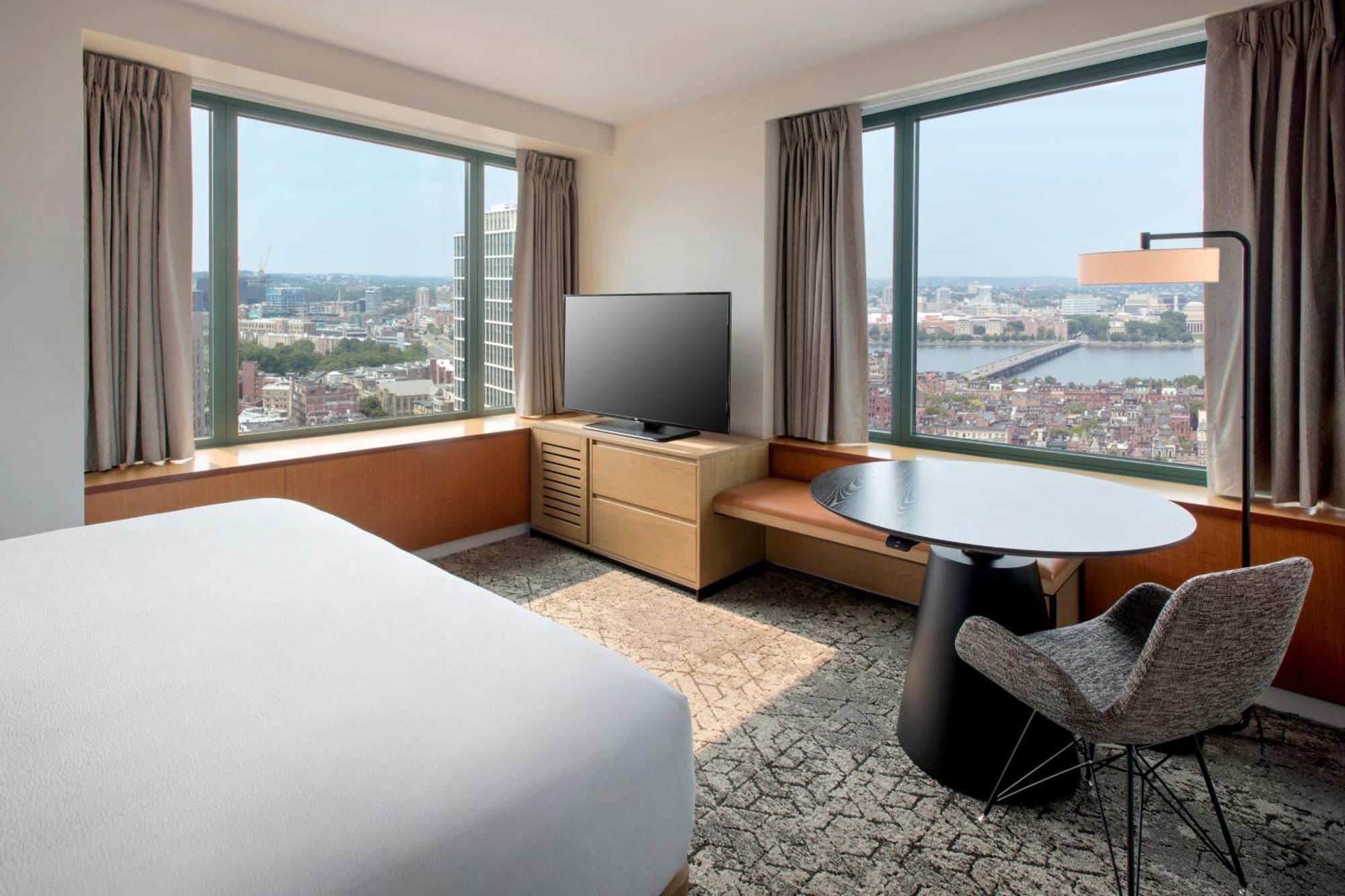 Junior River View Suite Junior Suite 1 King Sofa bed