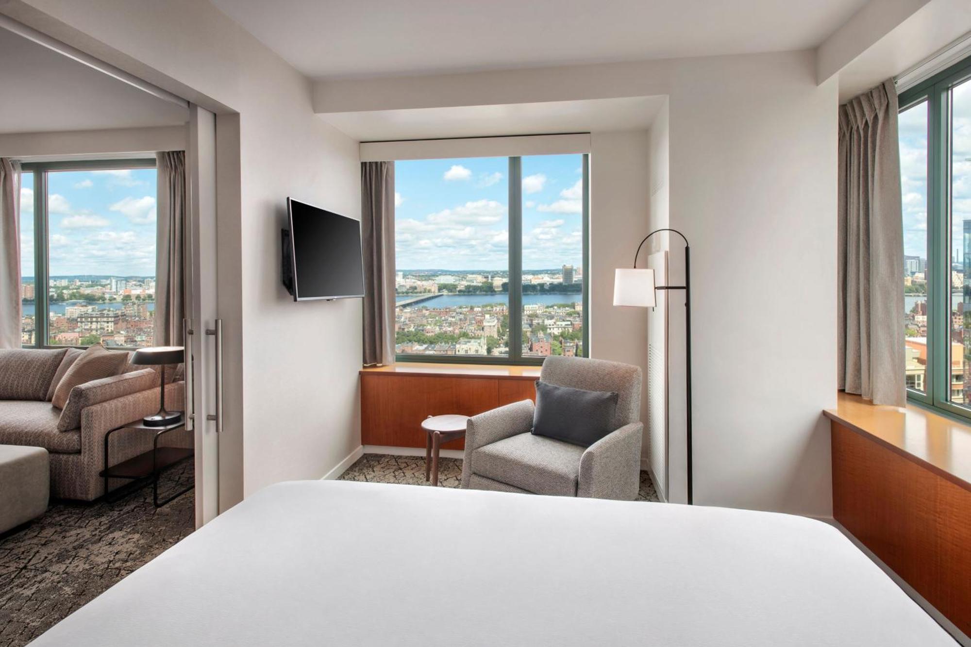 Junior River View Suite Junior Suite 1 King Sofa bed