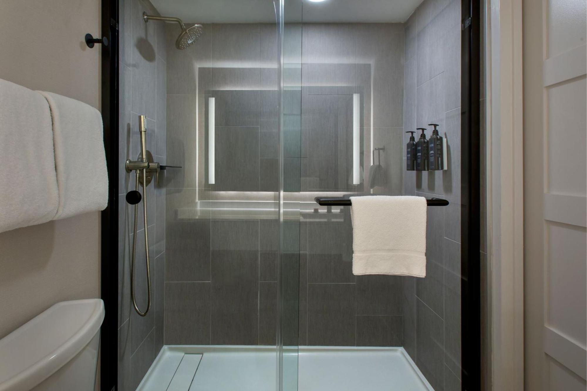 Junior Suite Tub Charles River View Mobility or Hearing Accessible
