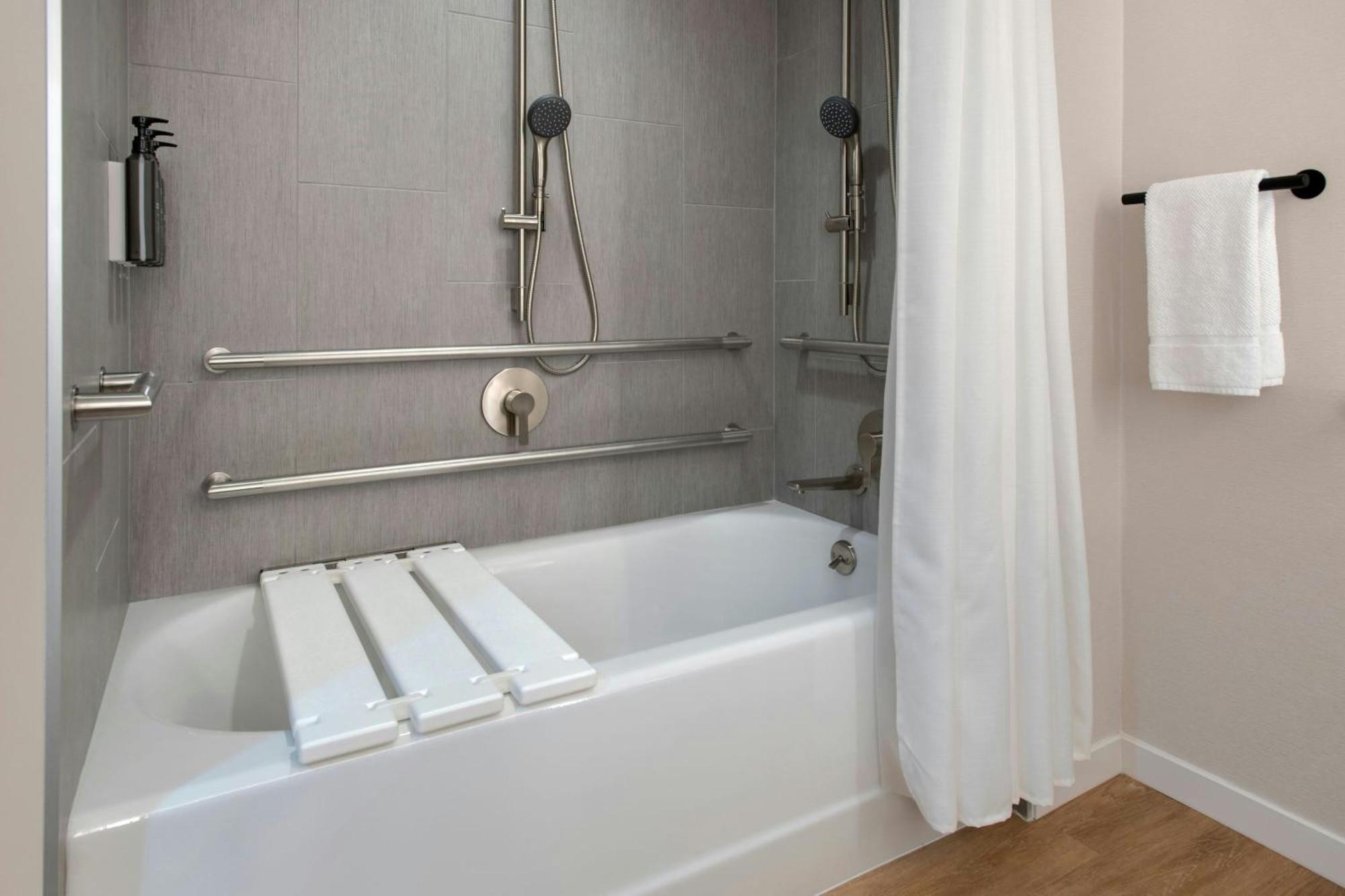 Junior Suite Tub Charles River View Mobility or Hearing Accessible