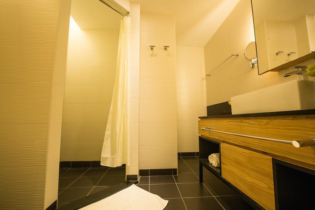 Standard Twin Room with Mountain View