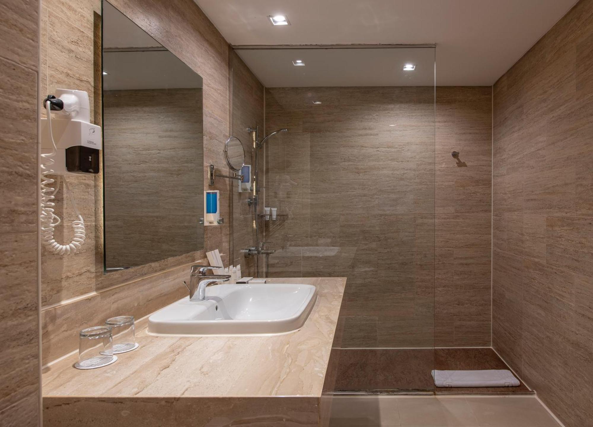 Premium Room Sea View West Bay Adults Only 16