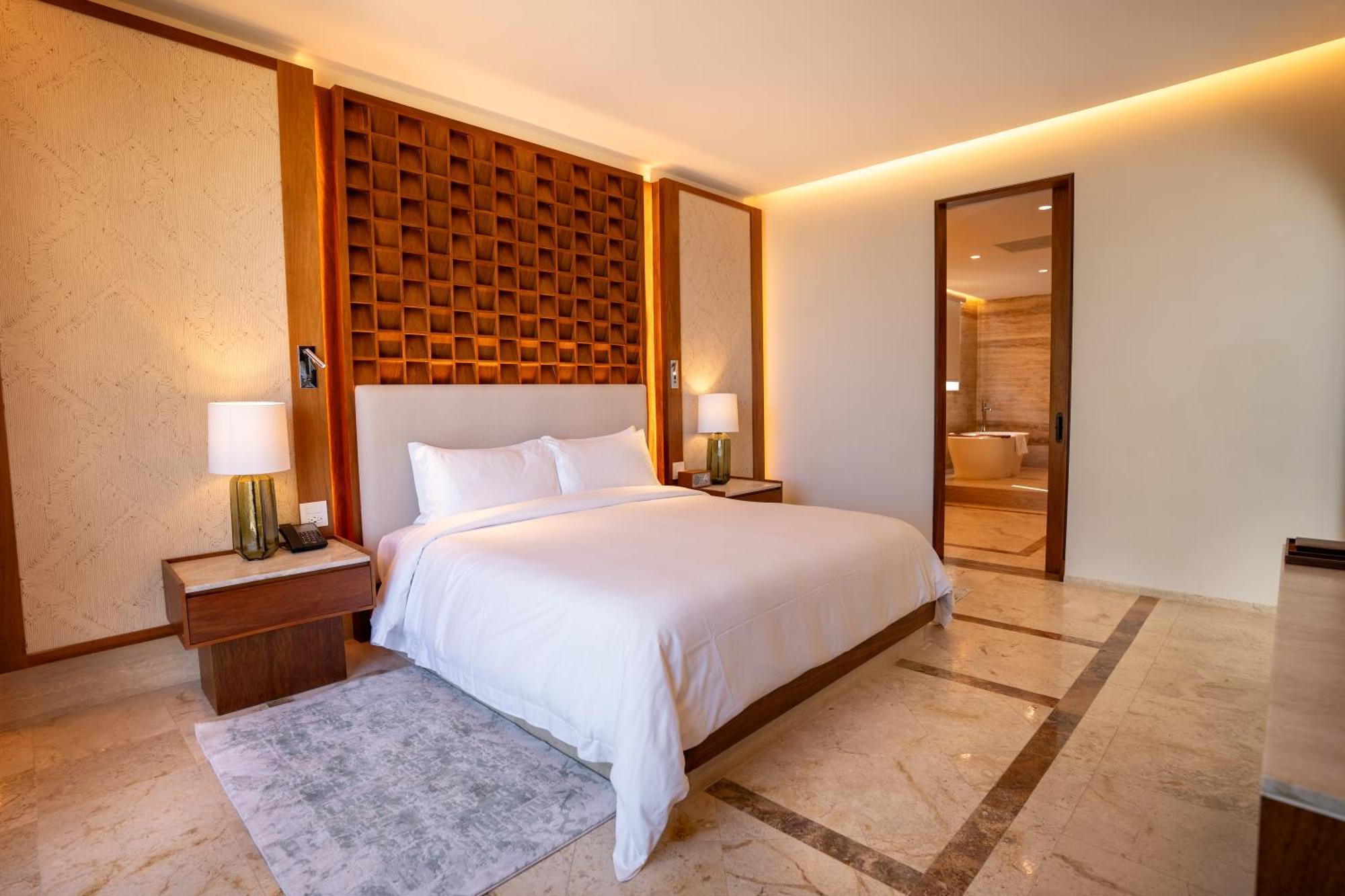 Master Suite Ocean Front Private Pool King
