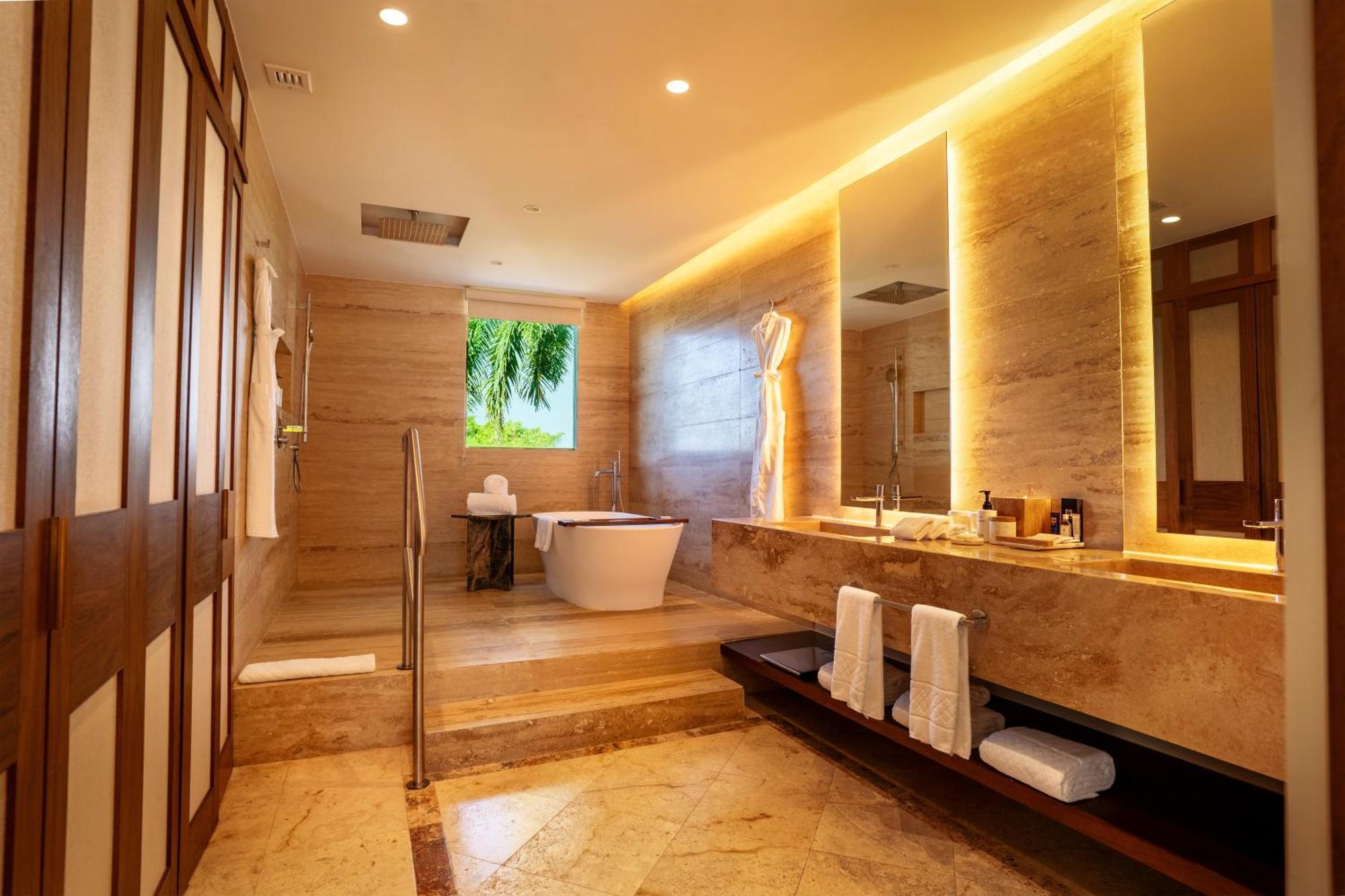 Master Suite Ocean Front King