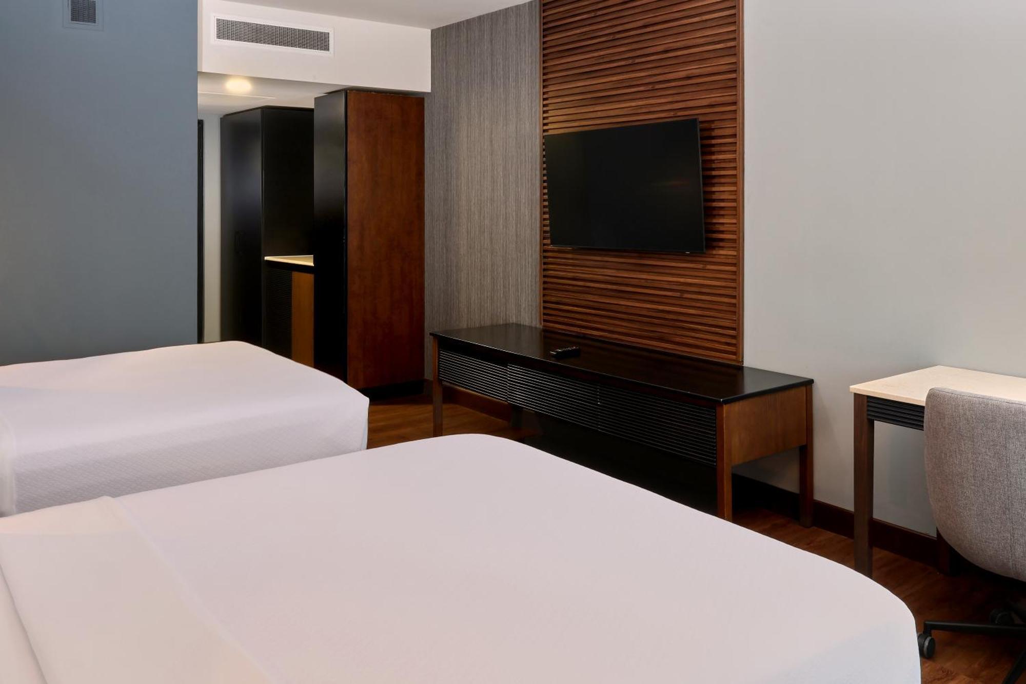 Executive Queen Room Two Queen Beds