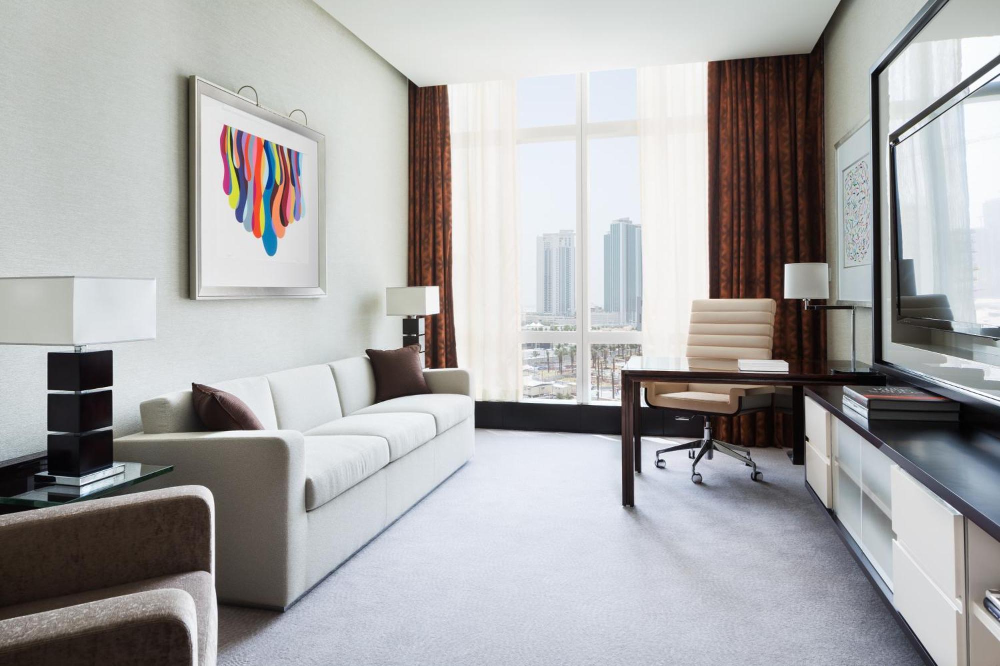Manor Club Deluxe Suite - Skyline View