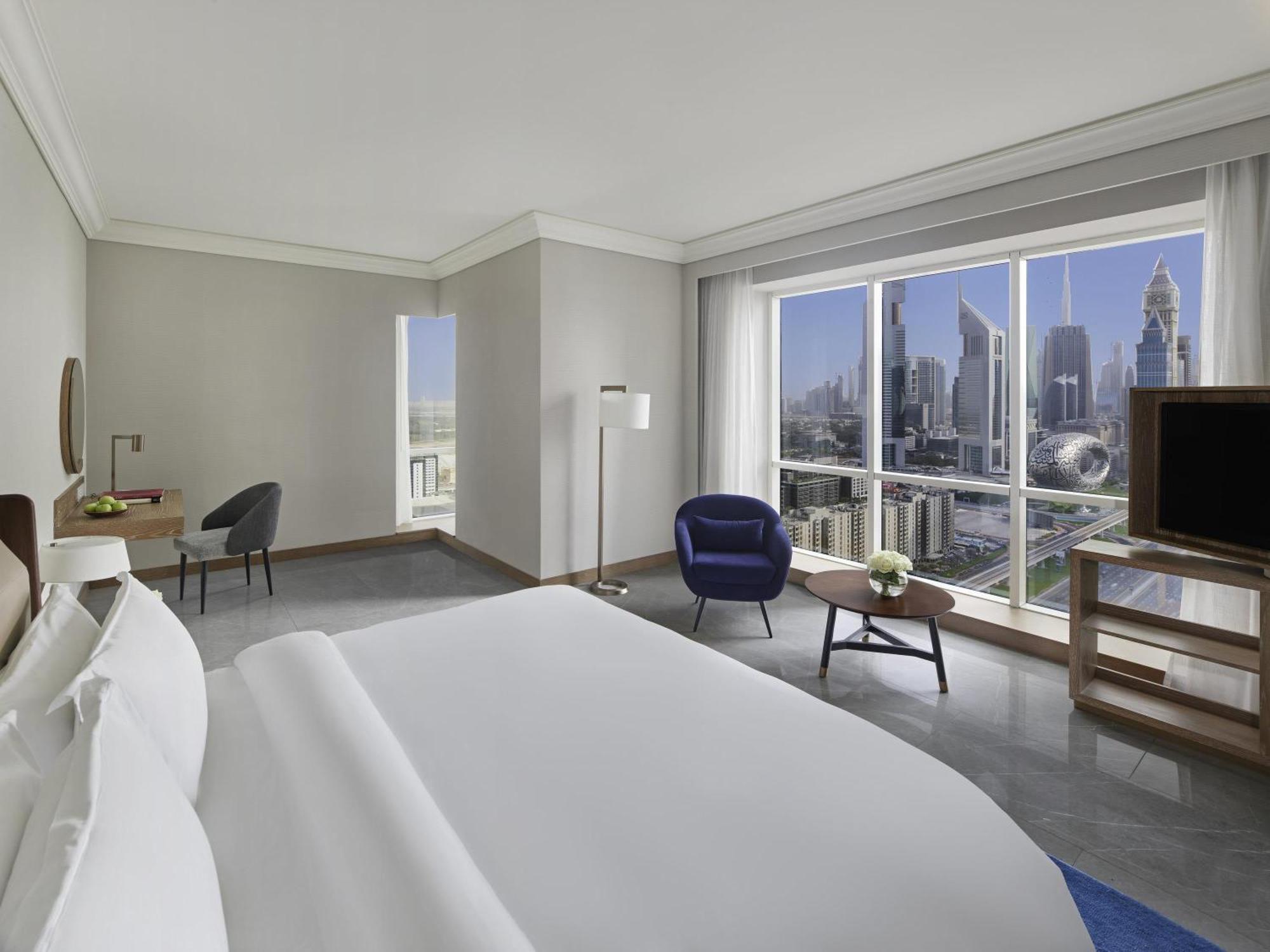 Deluxe Skyline View King