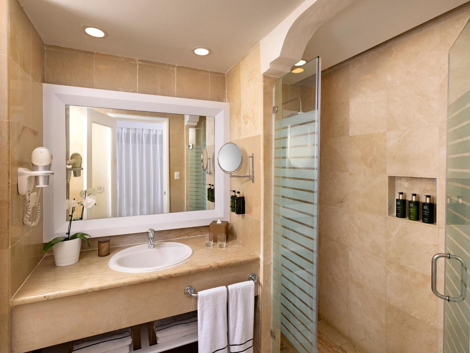 The Level Master Suite Beachside