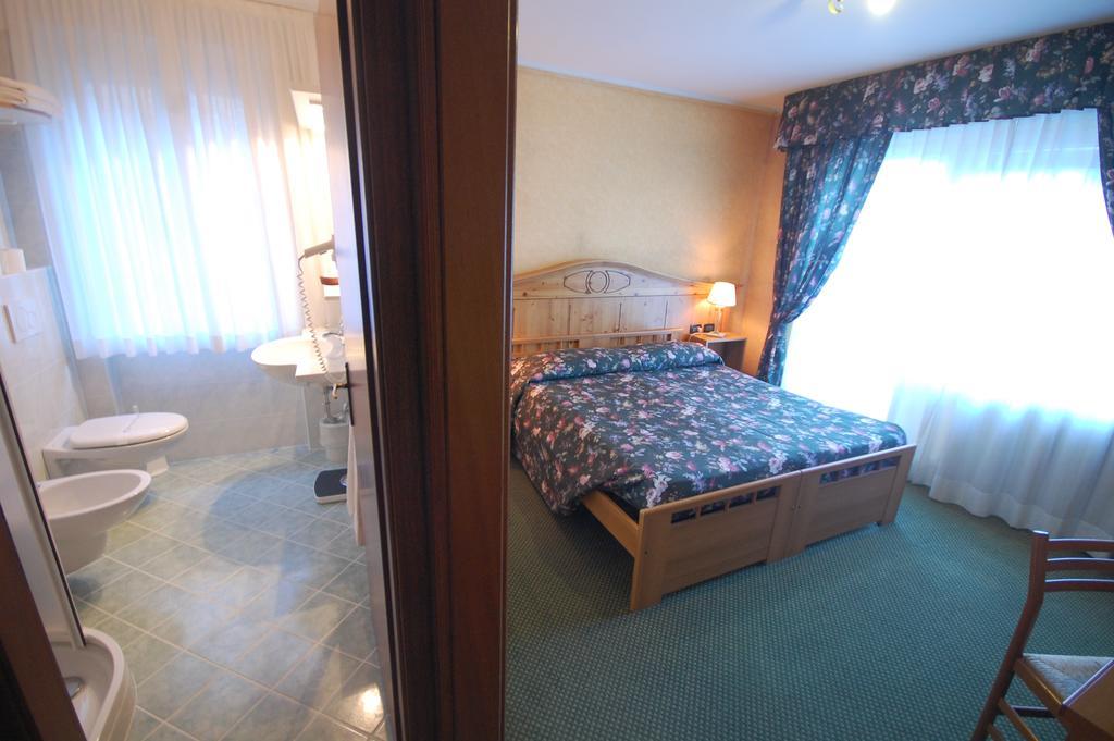 Double or Twin Room,185240418:JPEG