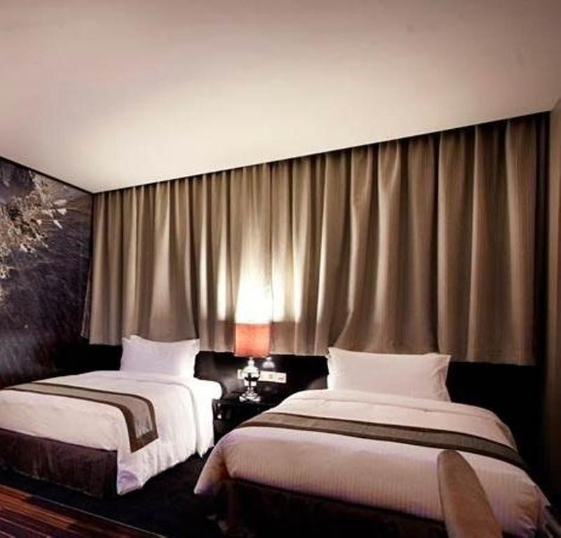 Superior Twin Room with City View