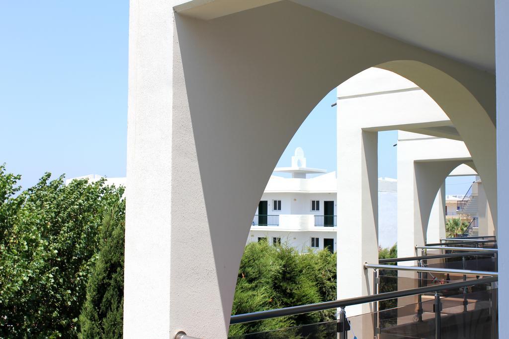 Studio Balcony,196671679:JPEG