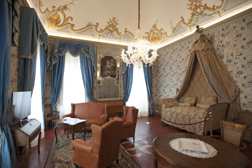 Deluxe King Suite,209291773:JPEG
