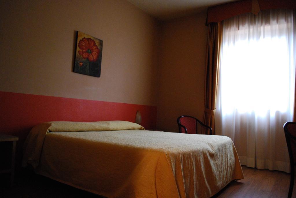 Standard Double or Twin Room,218177531:JPEG