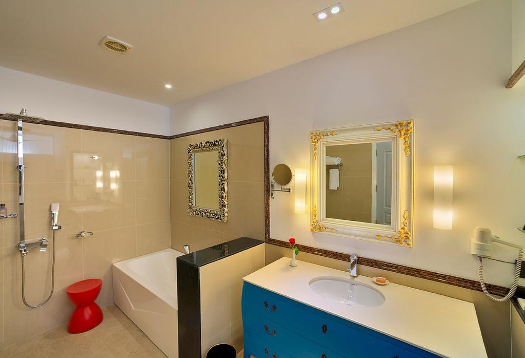 Premium Room Sea View King  10% Discount on Foods & Soft Beverages* | 15% Discounts on Laundry Services* | INR 500 spa credit during your stay on selective Massage services. TnC Apply.* | Free Minibar - 2 cans of soft Beverages (Once on Arrival)