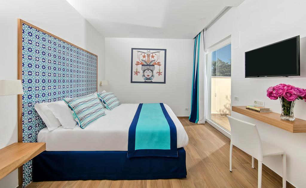 Quarto Deluxe com Cama de Casal ou 2 de Solteiro e Vista do Mar