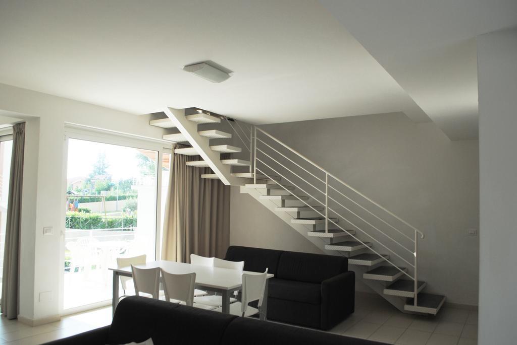Apartment Split Level,249431169:JPEG