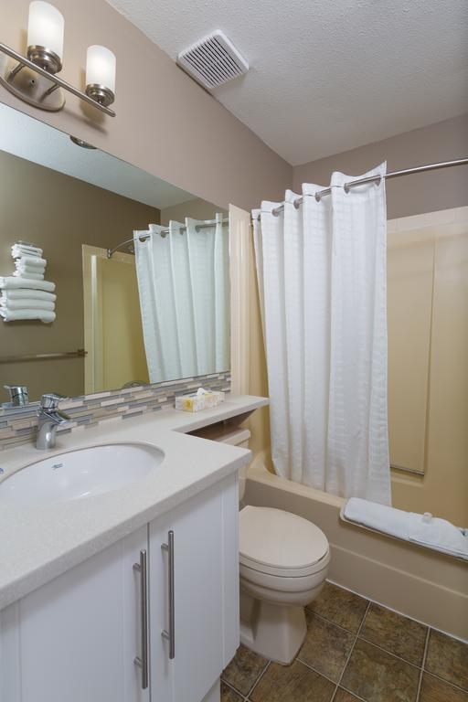 One-Bedroom Suite with Kitchen