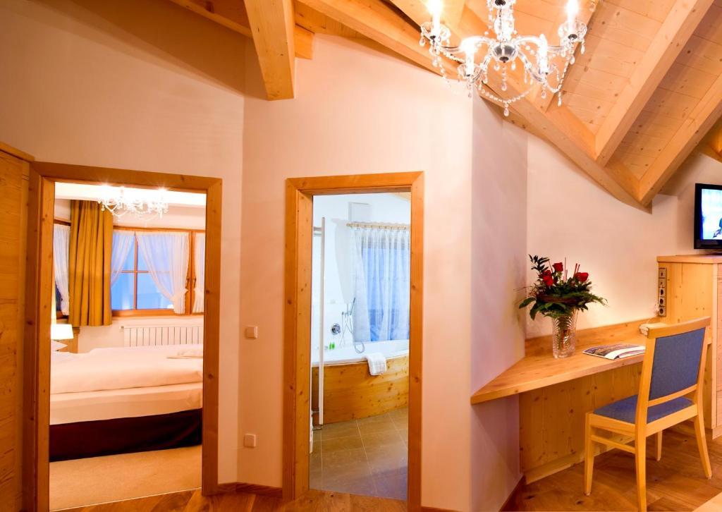 Suite Balcony,155565392:JPEG