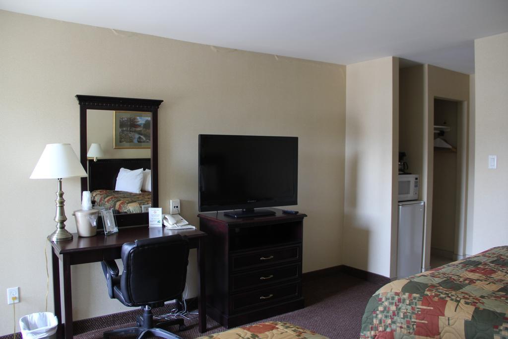One-Bedroom Suite Two Queen Beds Non-Smoking