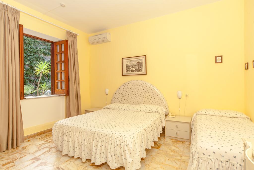 Dreibettzimmer